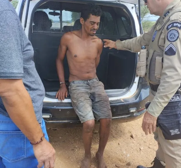 Homem surta e mata dois irmãos a pauladas. Mãe conseguiu fugir