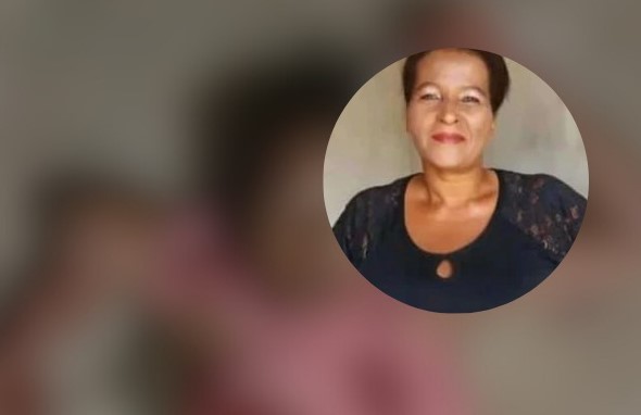 Mulher é assassinada com vários tiros por homens de moto