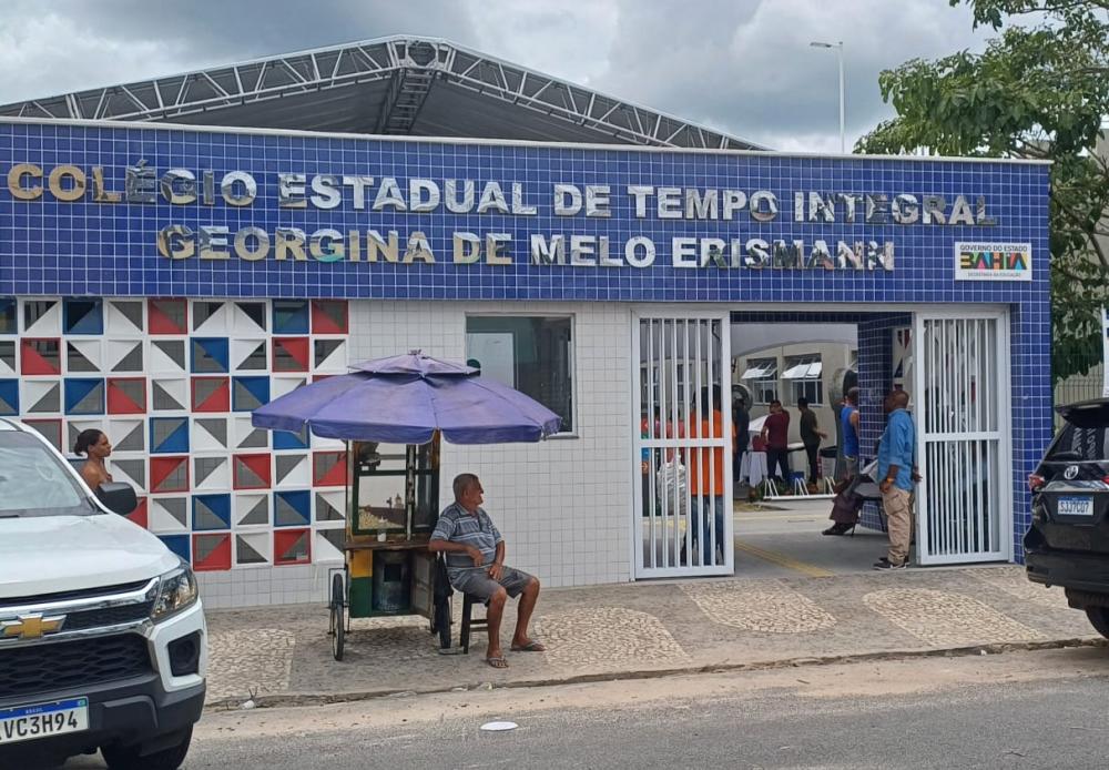 Jerônimo inaugura Colégio de Tempo Integral em Feira de Santana.
