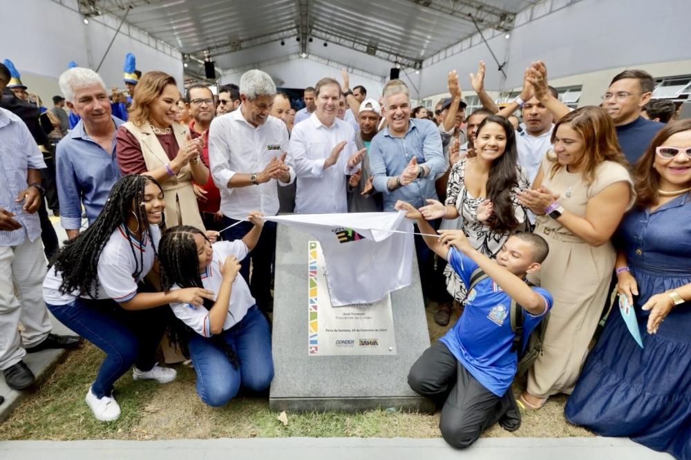 Inauguração de escolas estadual e municipal marcam início do ano letivo em Feira