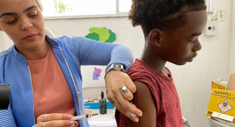 Feira supera a marca de mil crianças vacinadas contra a dengue