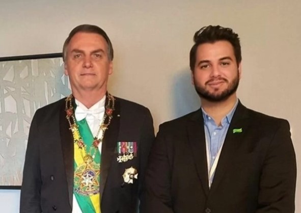 Ao contrário do silêncio de Bolsonaro, Filipe Martins fala por 2h à PF