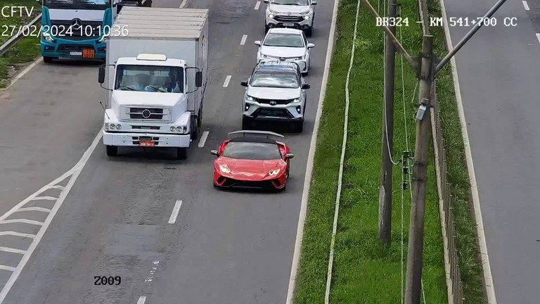 Condutor de veículo avaliado em R$ 3 milhões é interceptado na BR-101