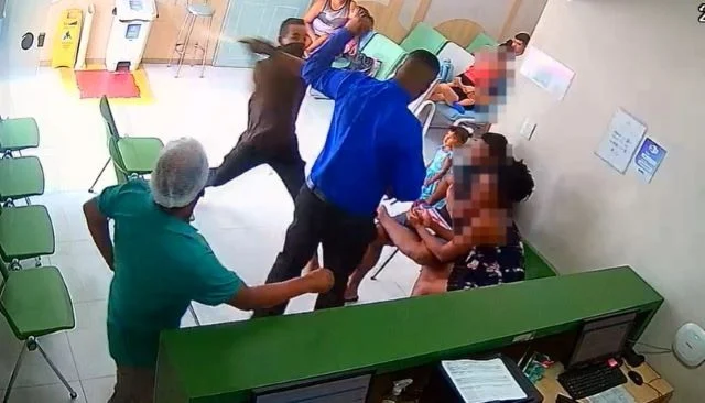 Homem invade clínica e agride segurança com espada