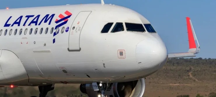 Incidente em voo da Latam deixa cerca de 50 feridos na Nova Zelândia; passageiros foram arremessados no teto