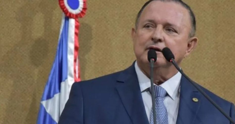 Deputado Adolfo Menezes analisa reintrodução da reeleição na Bahia