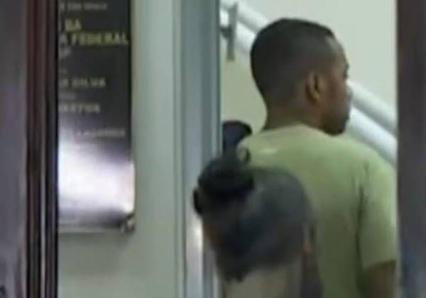 Robinho é preso pela PF em Santos, e começa a cumprir pena de 9 anos por estupro