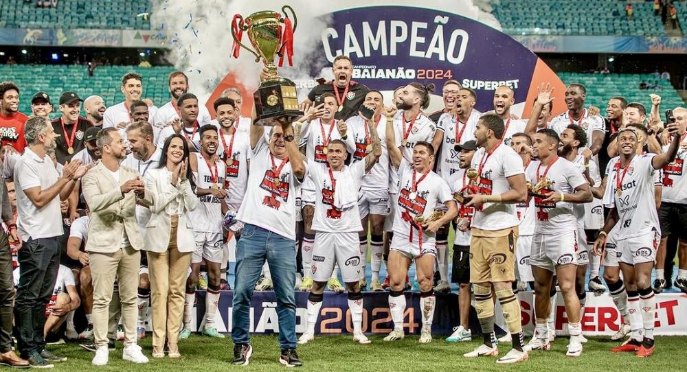 Vitória empata com Bahia e volta a ser campeão estadual após seis anos