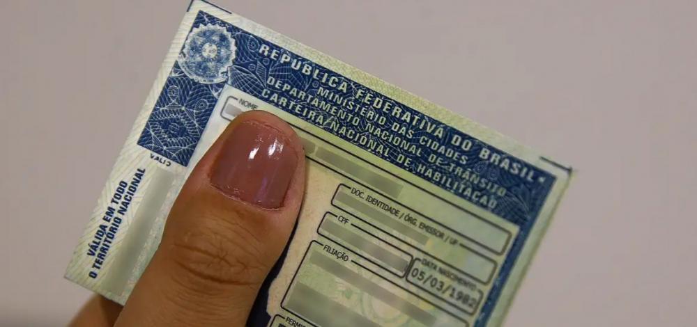 CNH têm norma alterada para permitir fotos com itens religiosos no documento