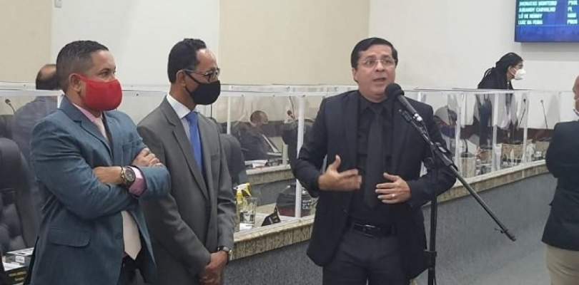 Após exoneração de familiares, presidente da Câmara de Feira acusa Colbert de ‘perseguir’ vereadores