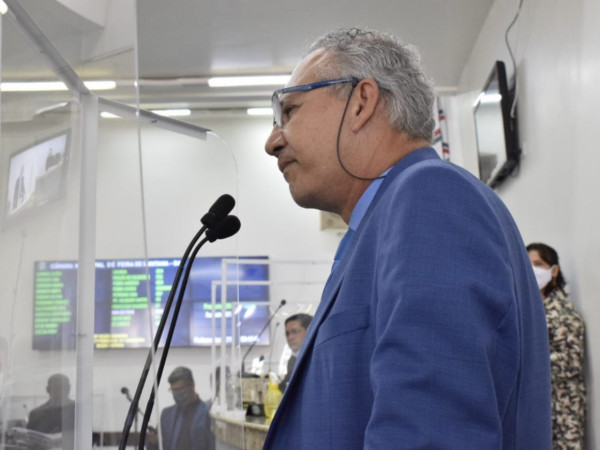 Geilson visita a Câmara e pede 