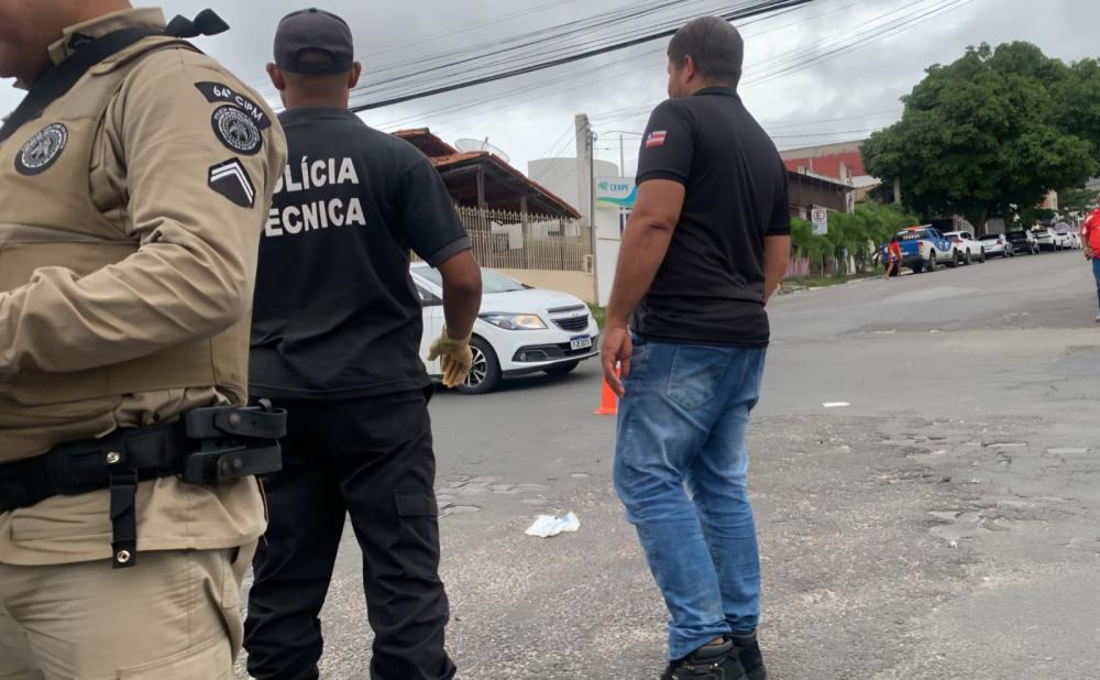 Mulher morre após colisão entre moto e micro ônibus 