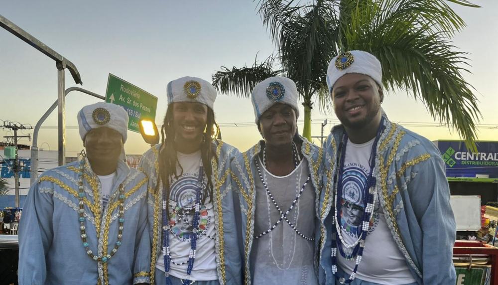 Afoxé Filhos de Gandhy se apresenta na abertura da Micareta de Feira