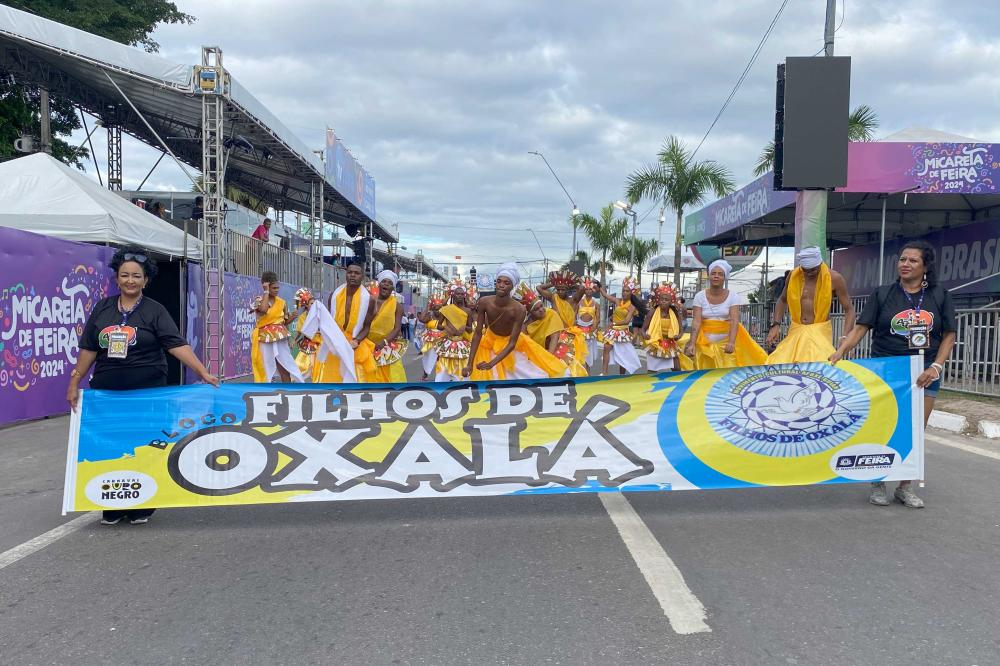 Tradição e representatividade negra marcam o desfile do Bloco Filhos de Oxalá na Micareta de Feira 