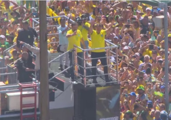 Jair Bolsonaro reúne apoiadores e faz manifestação no Rio de Janeiro neste domingo