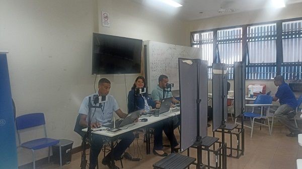 TRE oferta atendimento eleitoral a jovens de escola estadual em Feira de Santana