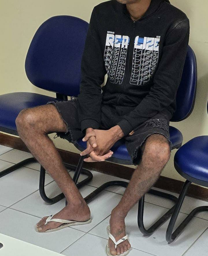 Homem suspeito de matar a facadas a ex companheira é preso e confessa matou por ciúmes.