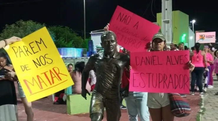 Prefeitura de Juazeiro confirma retirada de estátua em homenagem a Daniel Alves