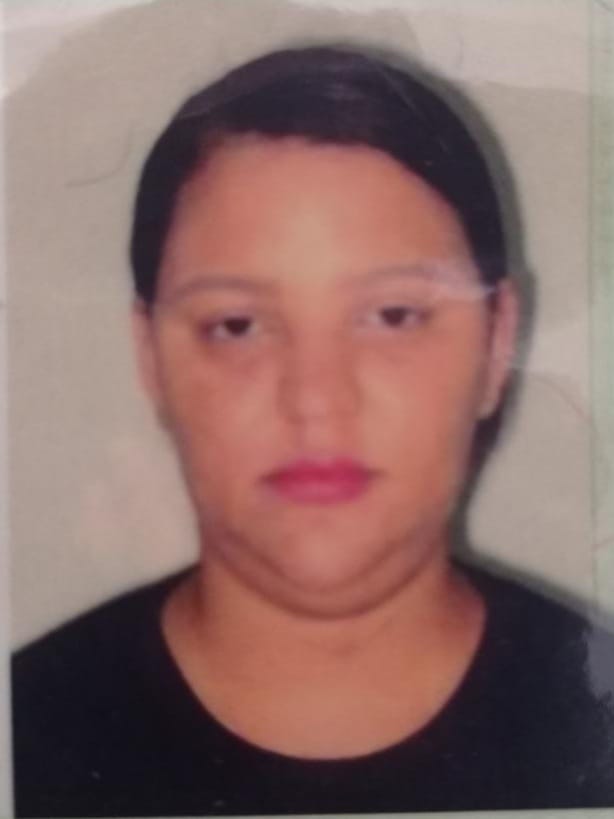 Mulher de 21 anos assassinada na varanda de casa no tomba