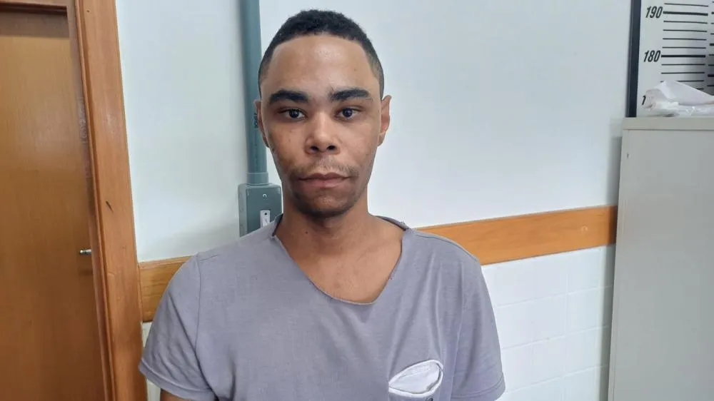 Jovem confessa assassinato do pai a facadas, alegando constantes humilhações