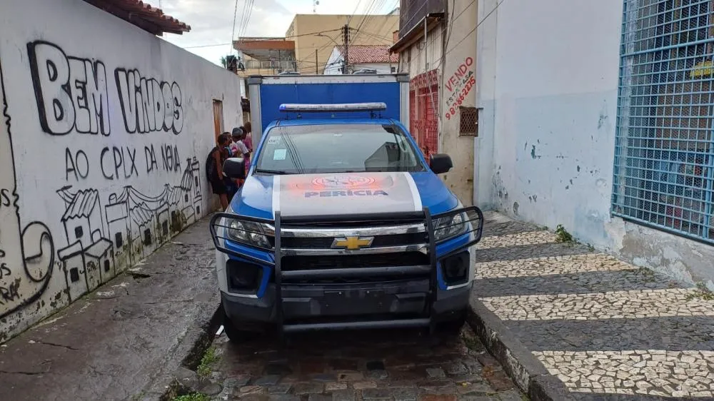 Homem de 24 anos é perseguido e morto a tiros na Rua Nova