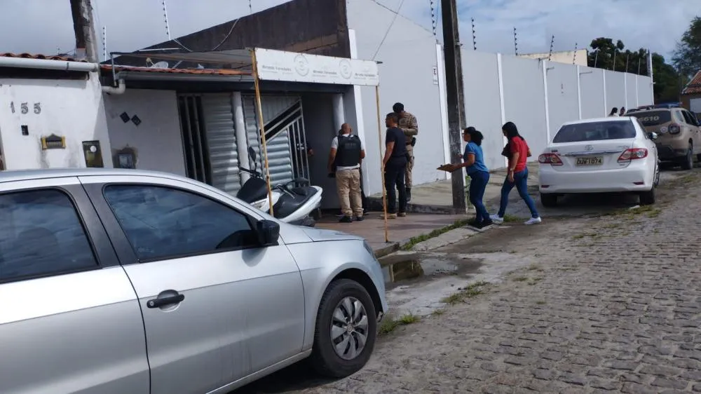 Comerciante que matou marido a facada alega legitima defesa. 