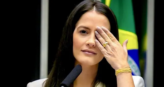 Referência na causa monocular, deputada federal Amália Barros morre aos 39 anos