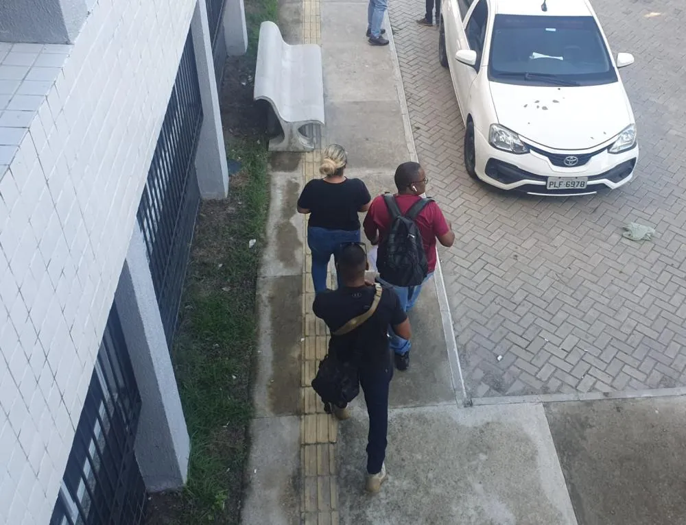 Mulher é presa por aplicar golpes em aposentados em Feira de Santana