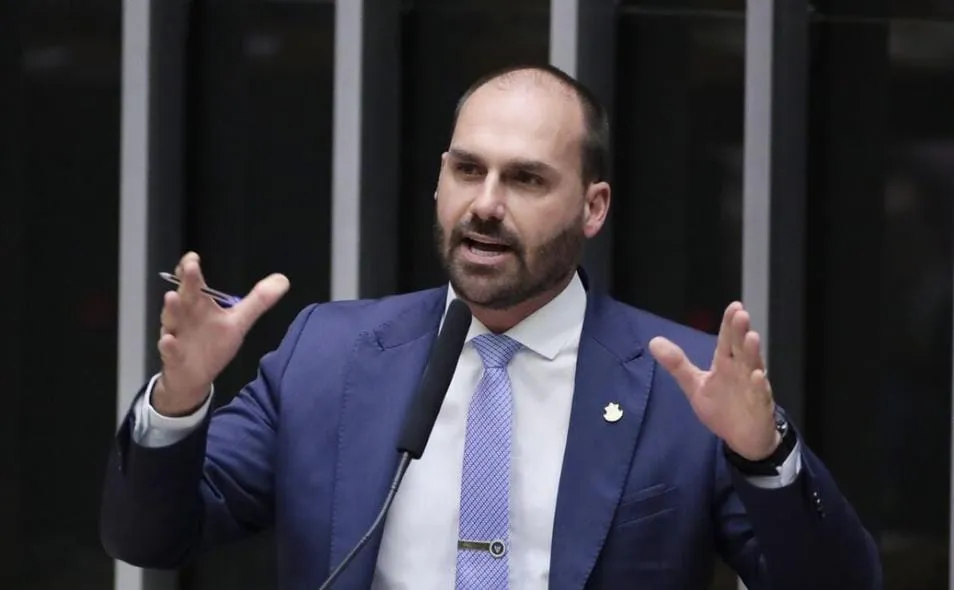 Ao rebater internauta, Eduardo Bolsonaro afirma que Nordeste é a “pior região do país”