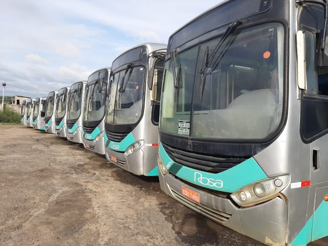 Prefeitura notifica empresa Rosa por ter retirado 25 ônibus de forma ilegal.