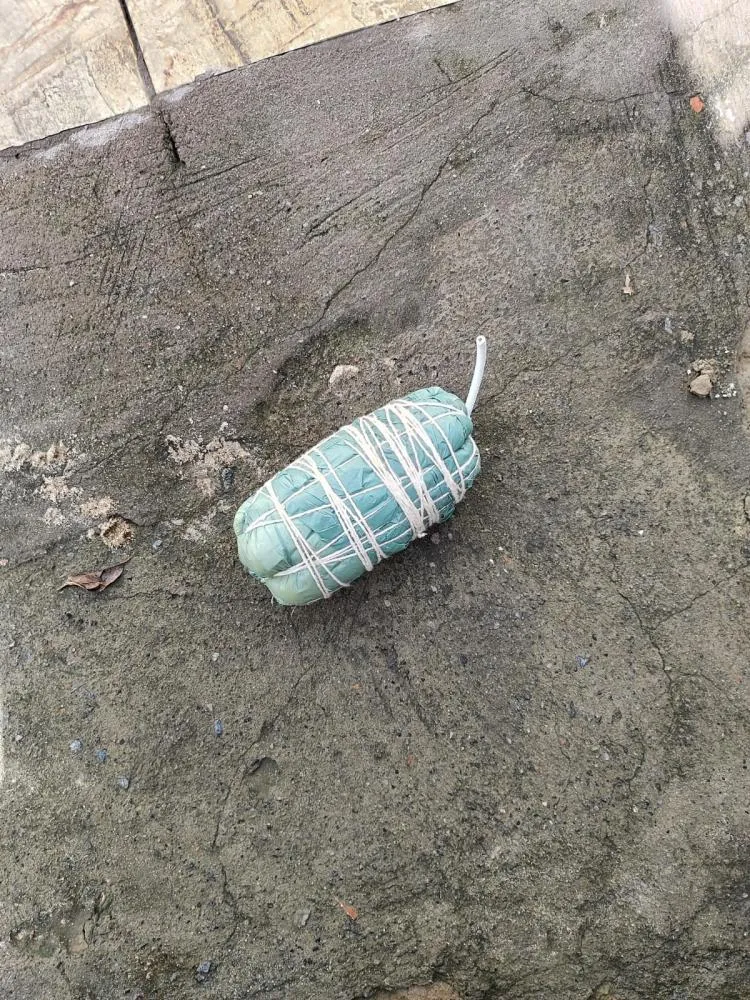 Carro com explosivo é abandonado em bairro de Feira de Santana