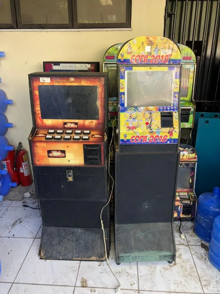 Policia civil apreende 8 máquinas caça níqueis no Santo Antônio