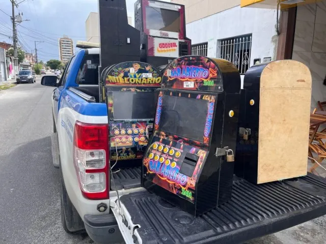 Dezessete máquinas caça-níqueis foram apreendidas esta semana em Feira de Santana