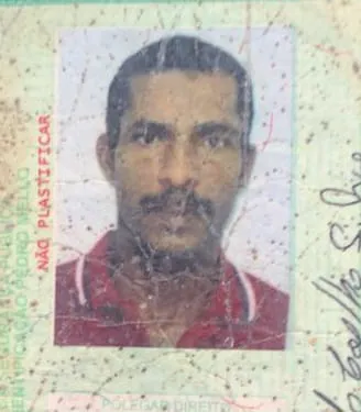 Homem encontrado morto em casa abandonada em Feira de Santana; Suspeito alega influência de vozes espirituais