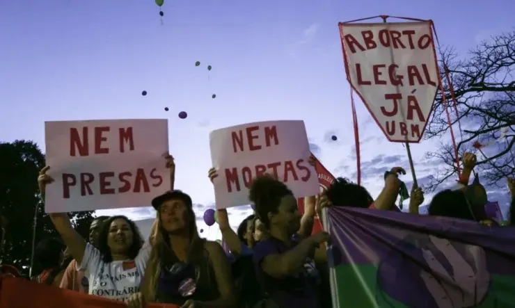 Justiça derruba lei que obrigava mulher a ver feto antes de aborto legal em Maceió