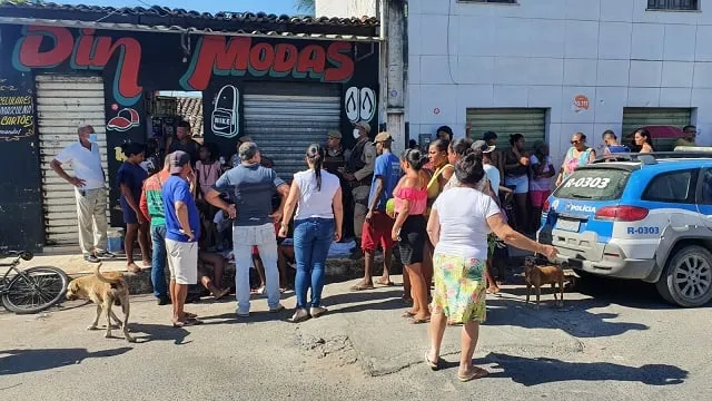Suspeitos de matar pai e filho no Feira 10 foram presos pela DH.