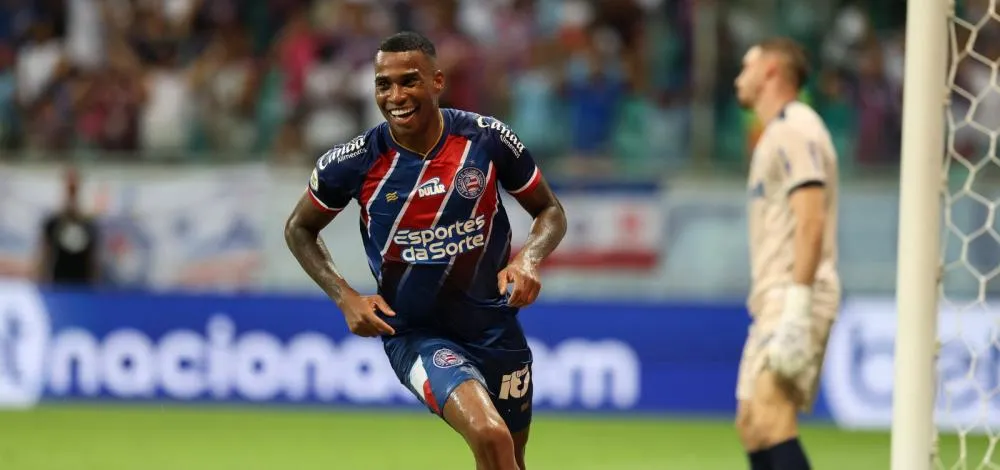 Bahia demora a engrenar, mas bate o Fortaleza e mantém os 100% em casa no Brasileirão