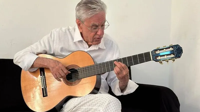 Justiça determina que Caetano Veloso não é dono da Tropicália