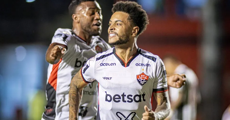 Vitória goleia o Atlético Mineiro no Barradão e sai da zona de rebaixamento