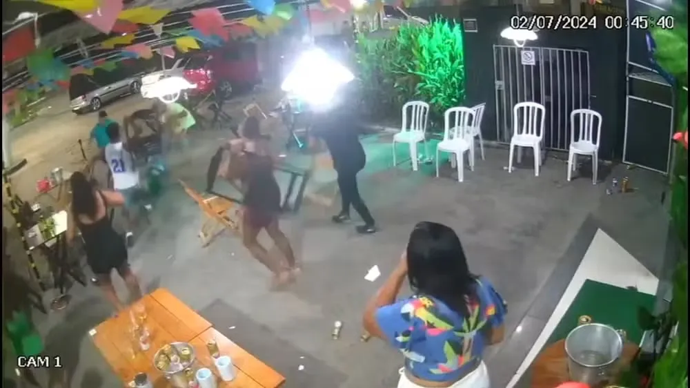 Homem tem pulmão e fígado perfurados após ser esfaqueado por cliente