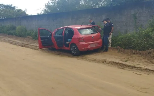 Idoso éIdoso é encontrado morto em veículo na zona rural de Feira de Santana