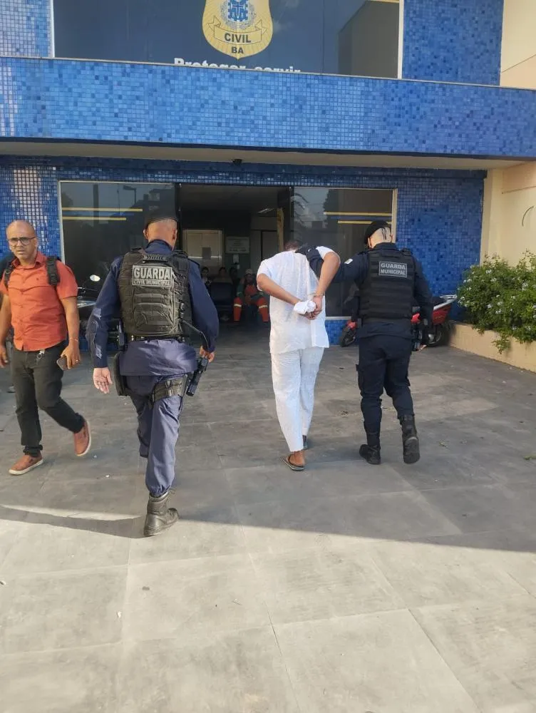 Guarda Municipal age após flagrante de furto em supermercado: suspeito já é reincidente