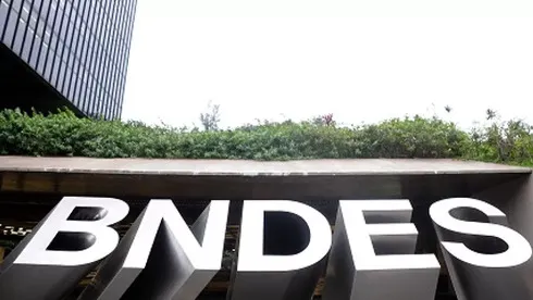 BNDES financiará complexo solar na Bahia para abastecer refinaria