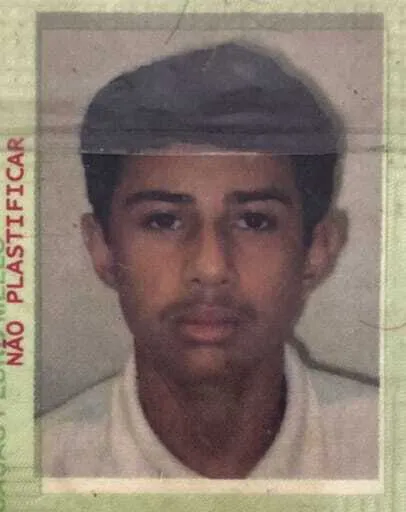 Jovem de 22 anos morre ao colidir com boi em Humildes