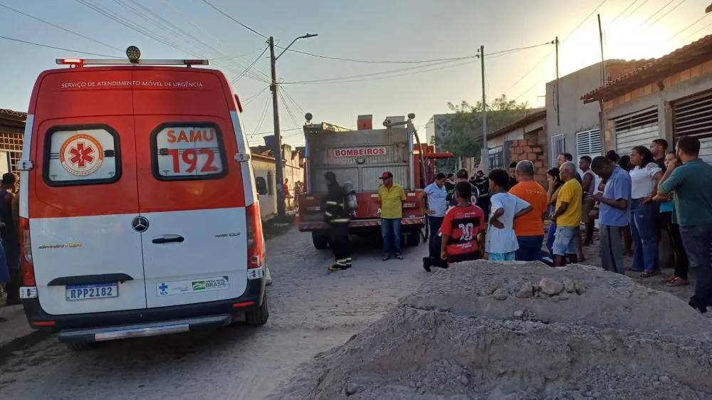 Aposentado de 74 anos sofre queimaduras em incêndio em depósito de pneus em Sítio Matias