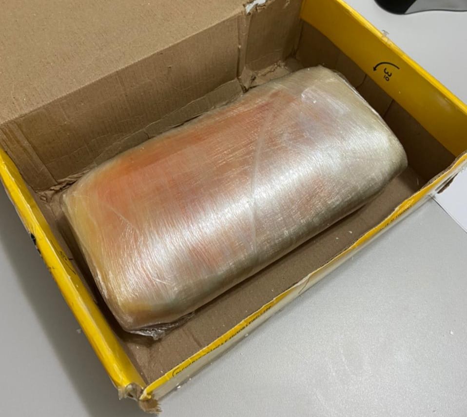 Polícia Federal apreende cocaína entregue pelos correios.