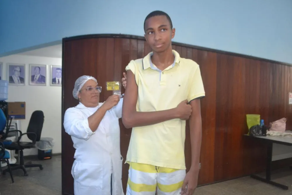 Mais de 15 mil feirenses estão aptos para receber a 2ª dose da vacina contra a dengue 