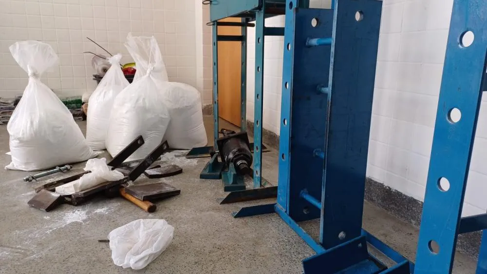 Duas pessoas foram presas em laboratório de drogas em Feira de Santana