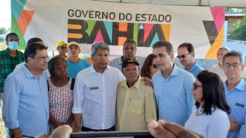 Governador Jerônimo Rodrigues entrega novas estradas e anuncia investimentos em abastecimento de água na zona rural de Feira de Santana