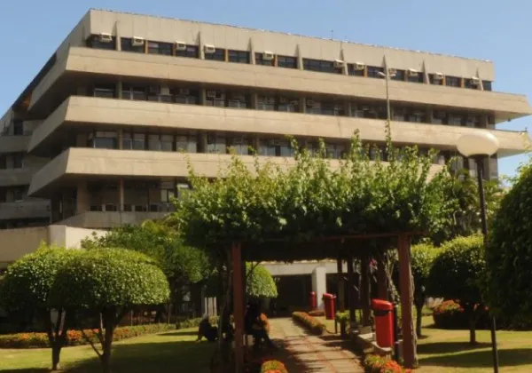 Parlamentares não aparecem após recesso parlamentar e Alba suspende sessão